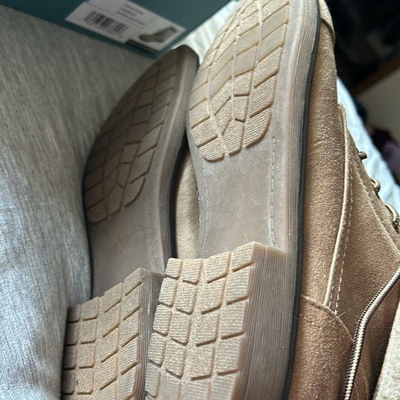 NEW IN BOX brown combat boots - Picture 5 of 6